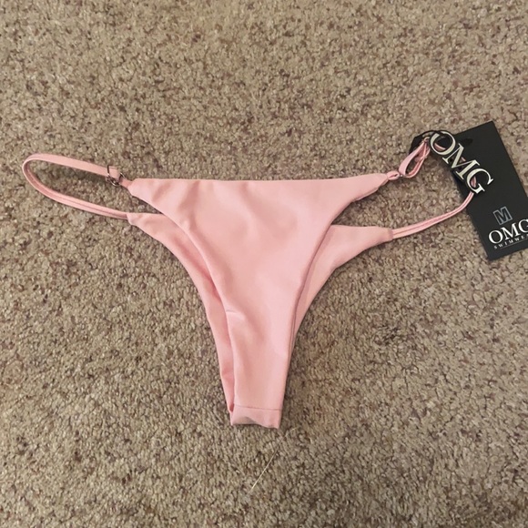 Bikini - Picture 3 of 3